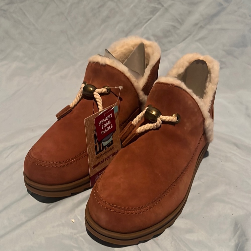 Muk Luks Water-Repellent Suede Slip-On Winter Shoes Size 8 Women’s Ziggy Boots
